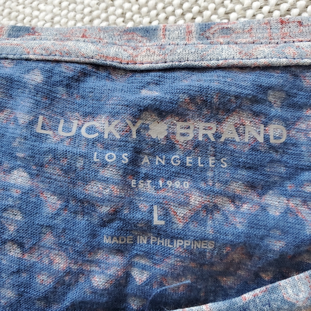 Lucky Brand Patterned Short Sleeve Top. Size Large - Picture 5 of 7
